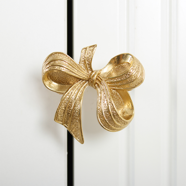 4 Decorative Bow-Shaped Brass Cabinet and Drawer Knobs – 5-Piece Set